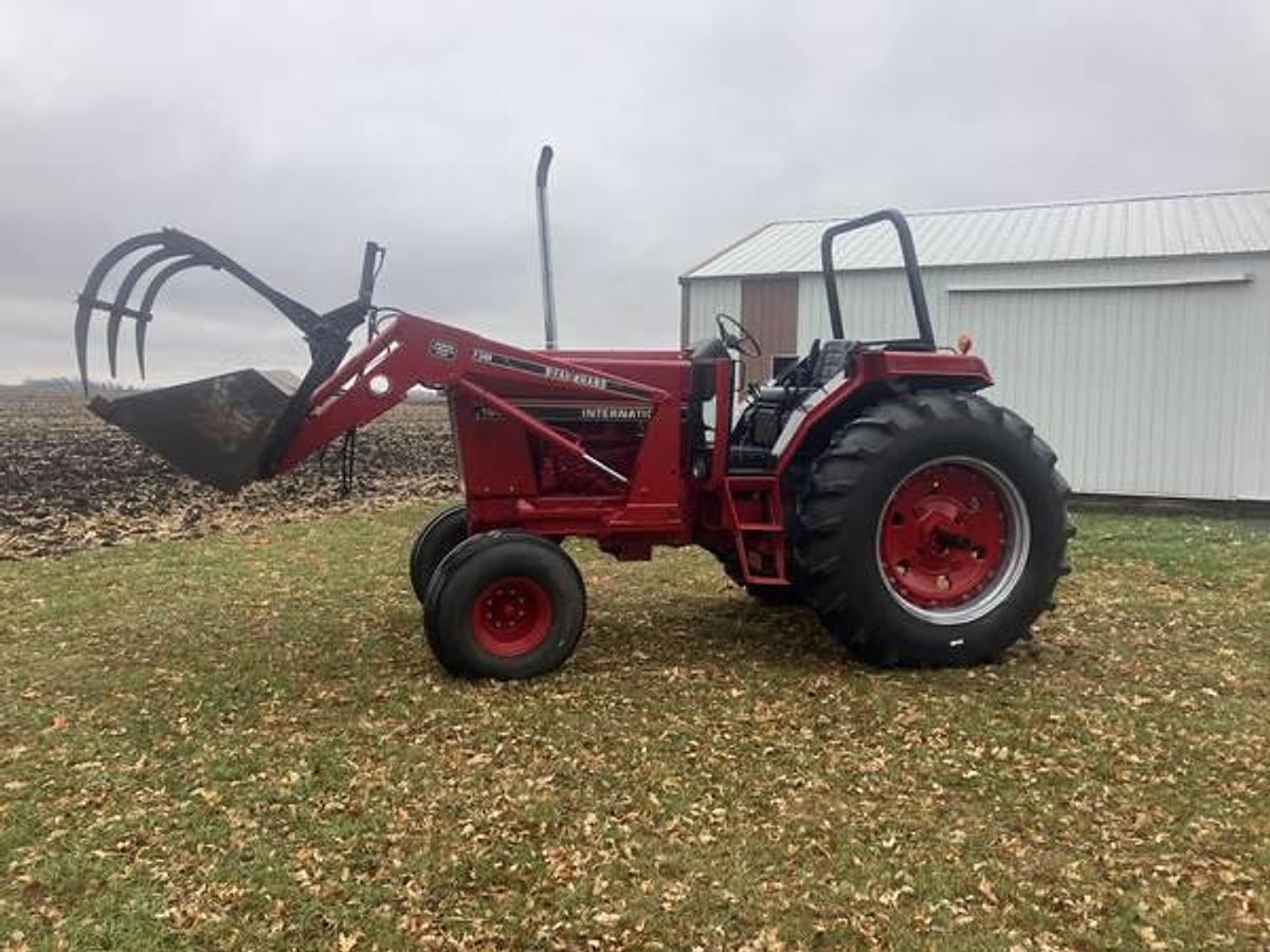 Used 1981 Case IH 1086 Tractor