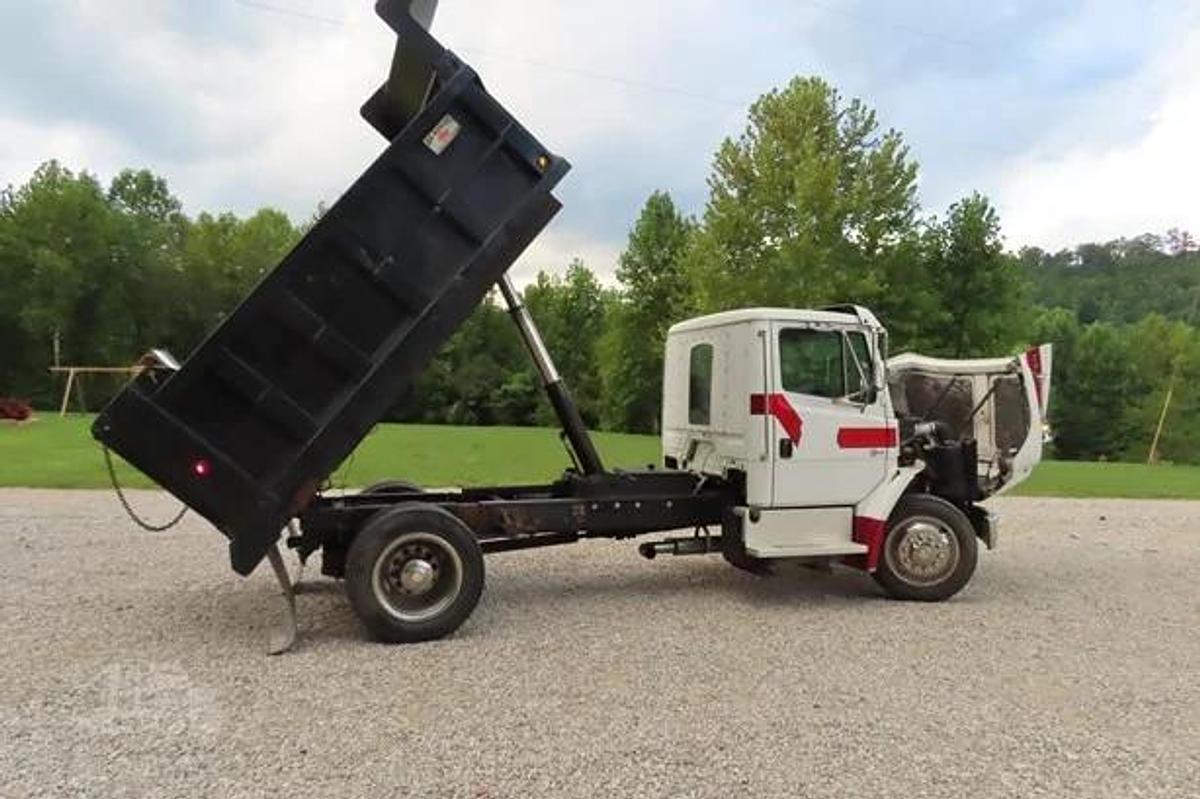 Used 1996 Freightliner FL70