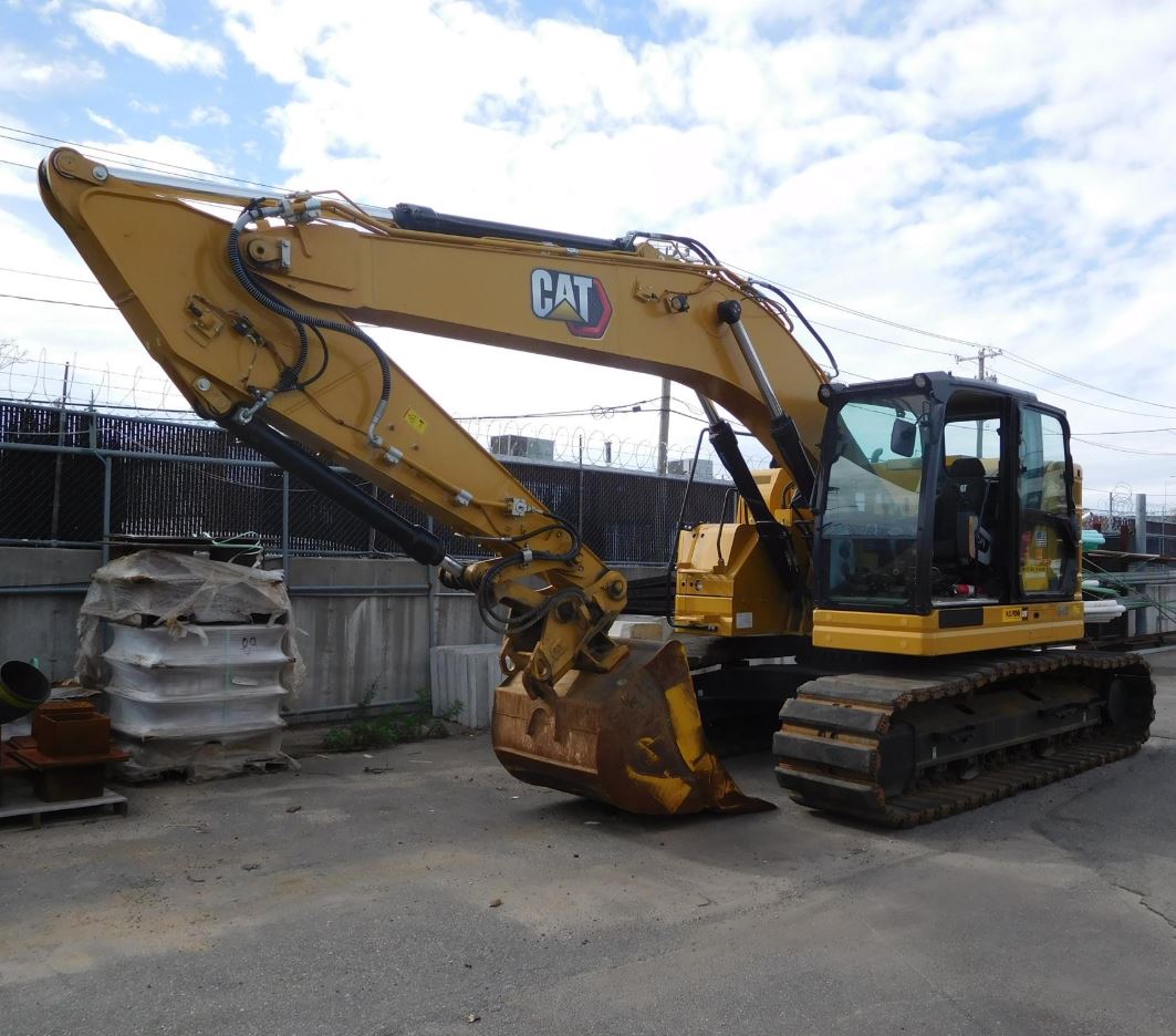 Used 2022 CATERPILLAR 325FL