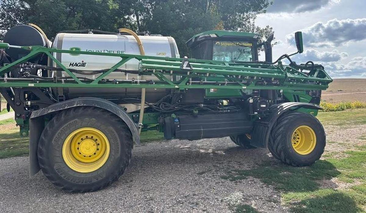 Used 2022 JOHN DEERE 800R