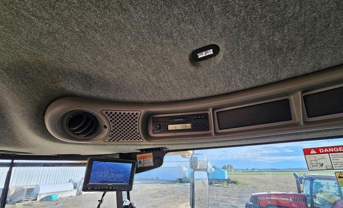 Used 2008 NEW HOLLAND CR9060 Combine