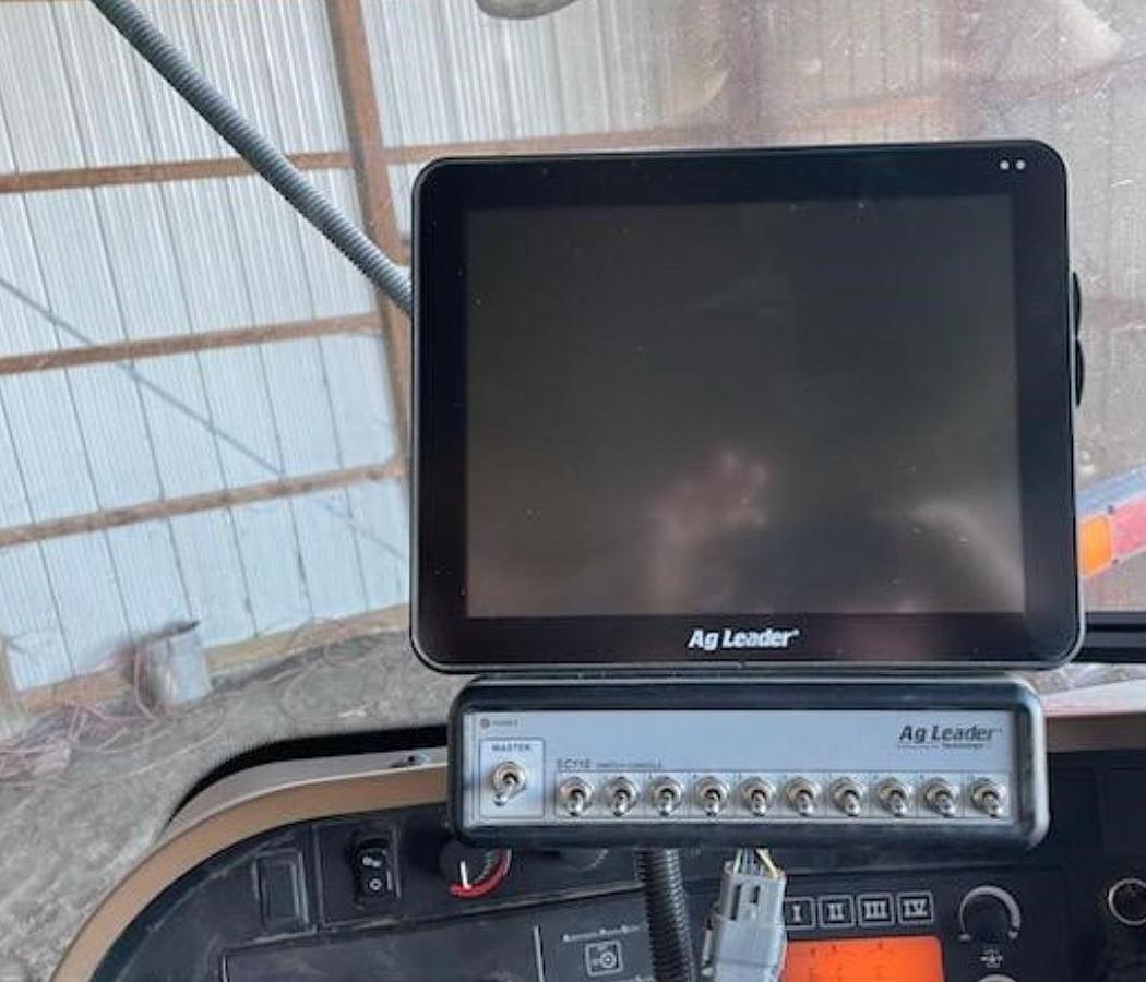 Used 2022 JOHN DEERE 1720