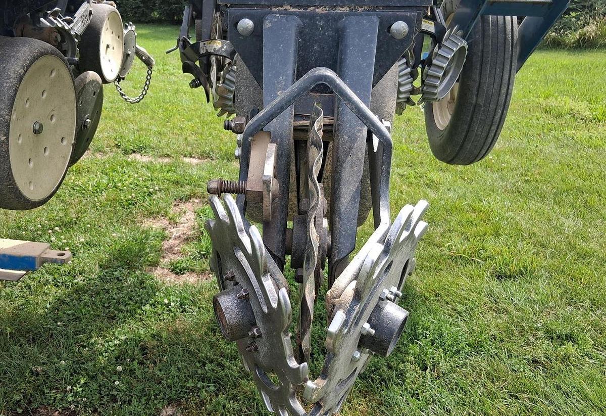 Used 2009 Kinze 3600 Planter