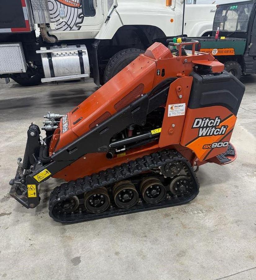 Used 2022 DITCH WITCH SK900 Mini Skid Steer