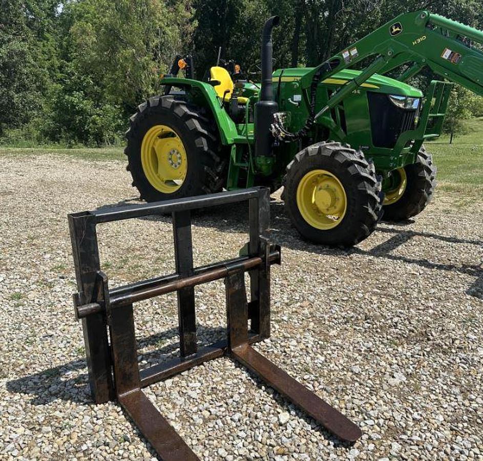Used 2021 JOHN DEERE 6105E