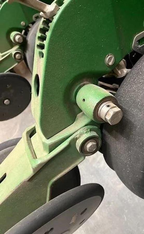 Used 2013 JOHN DEERE 1790 Planter