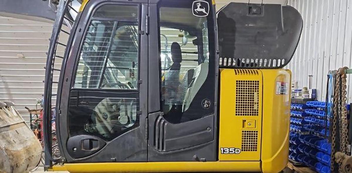 Used 2012 DEERE 135D