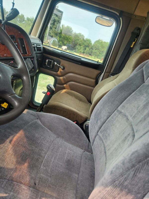 Used Peterbilt Daycab