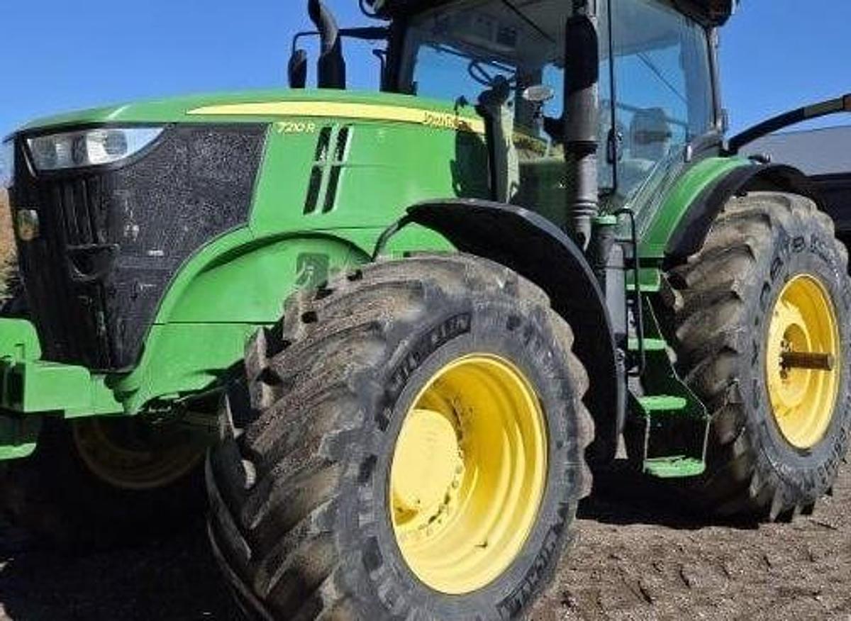 Used 2015 John Deere 7210R MFWD Tractor with IVT