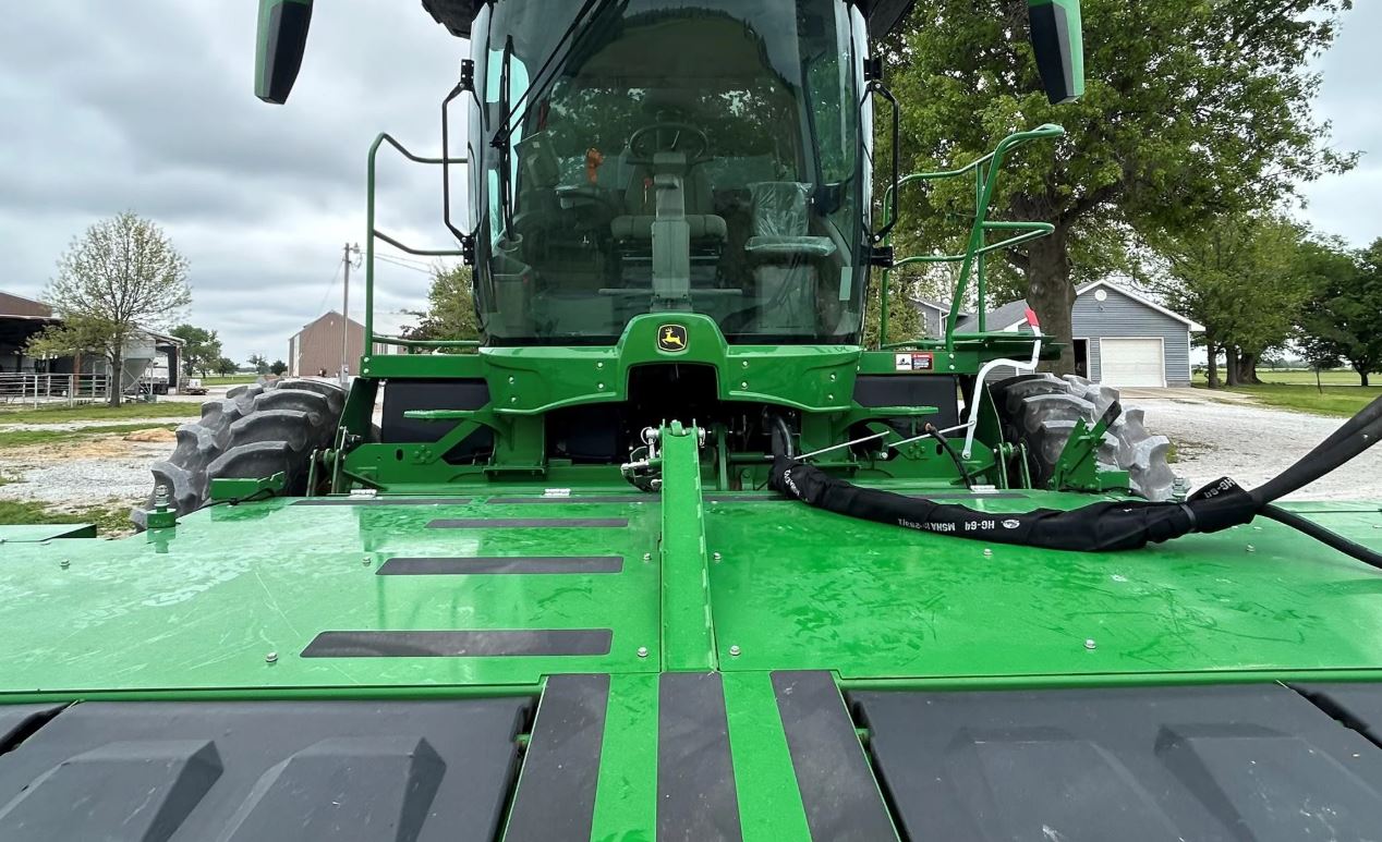 Used 2022 John Deere W235R