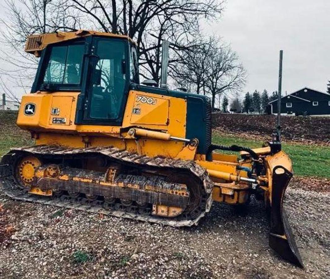 Used 2010 JOHN DEERE 700J XLT