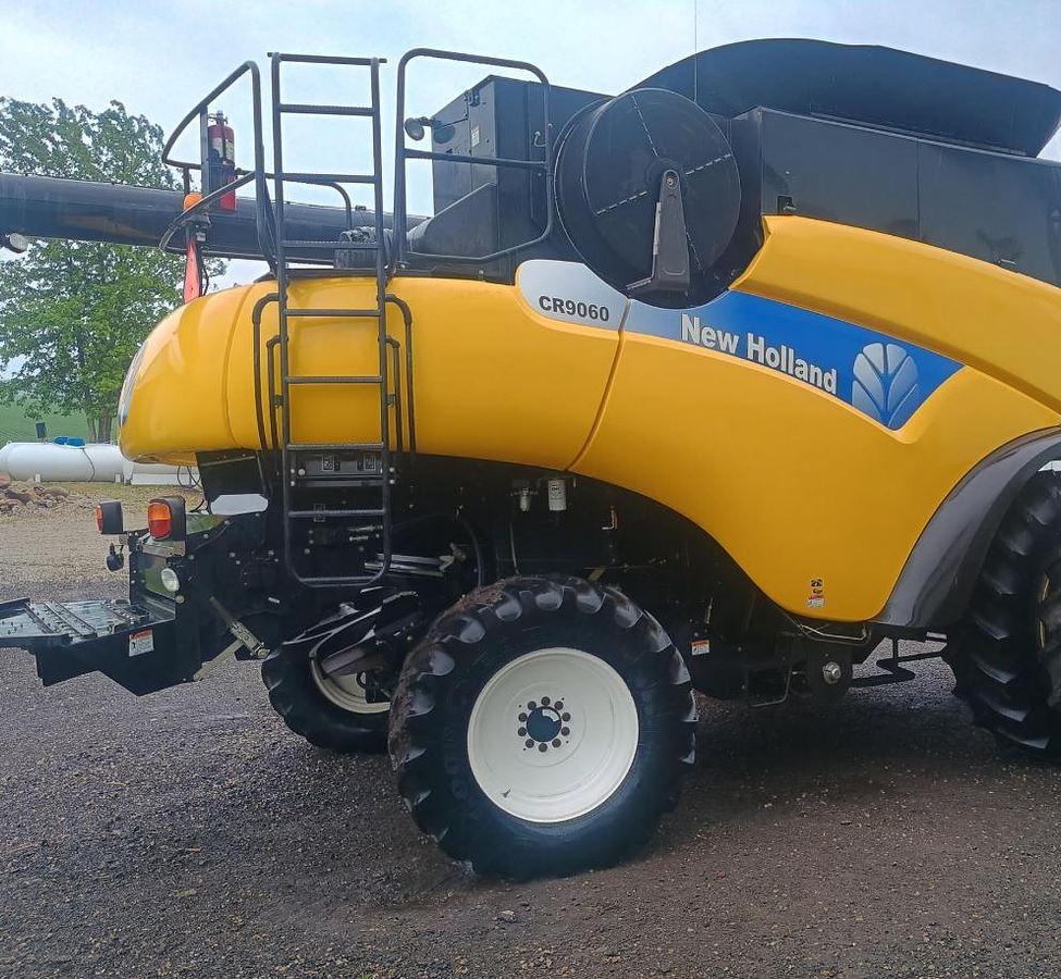 Used 2010 NEW HOLLAND CR9060