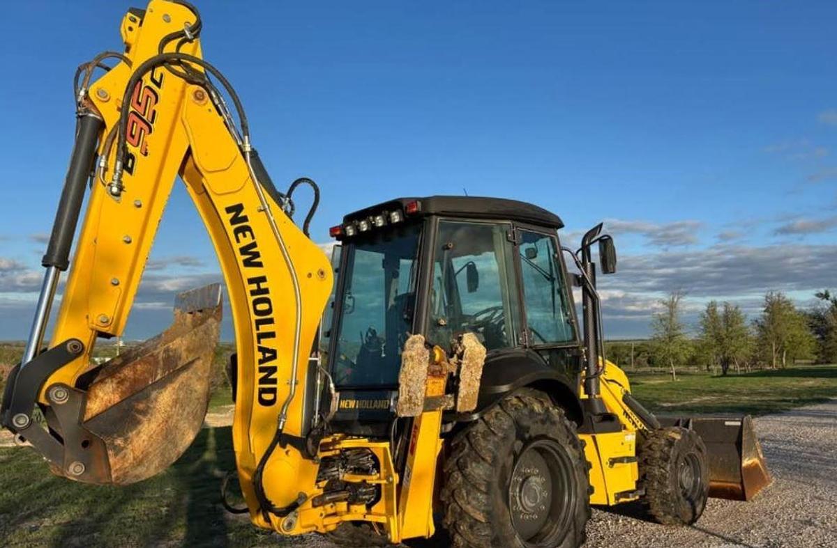 Used 2020 New Holland B95C