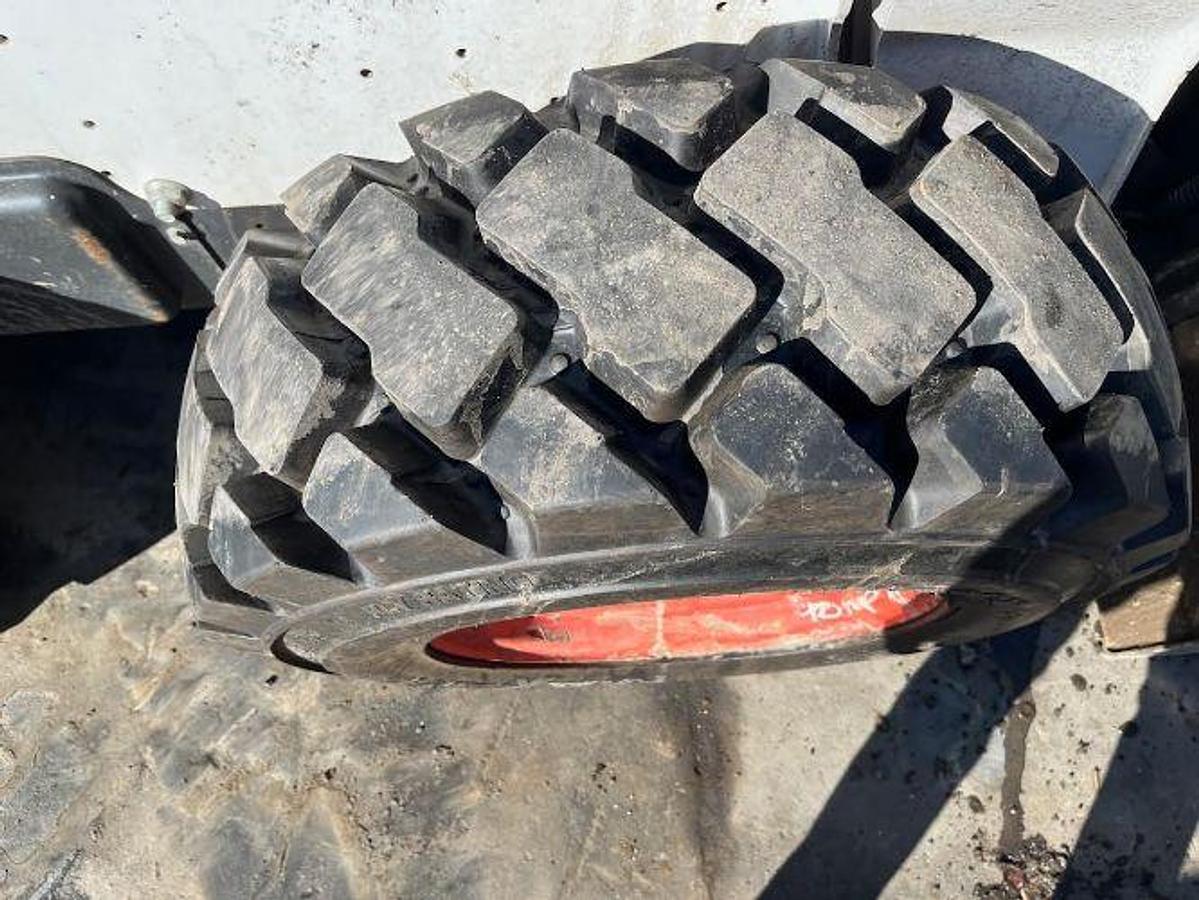 Used 2019 BOBCAT S740