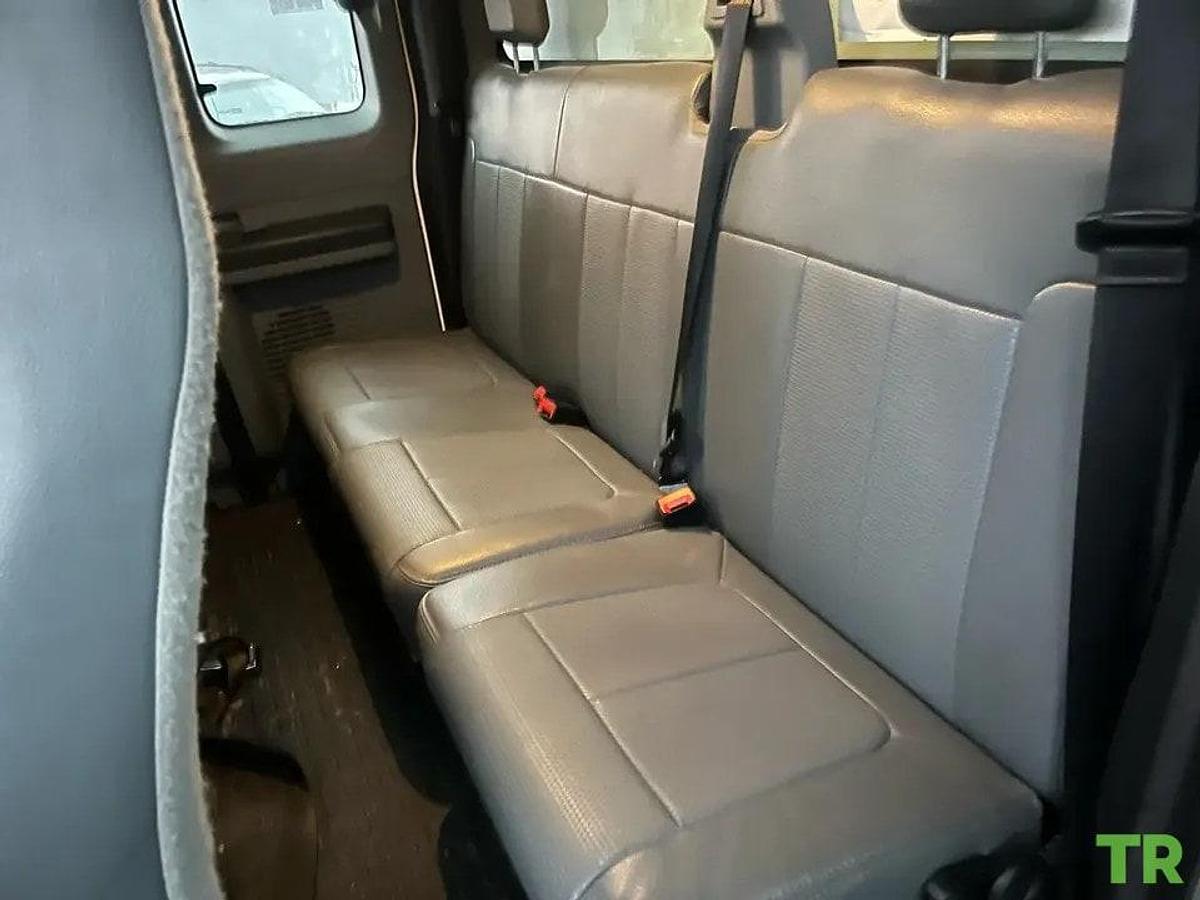 Used 2024 Ford F-650 26' Moving Van
