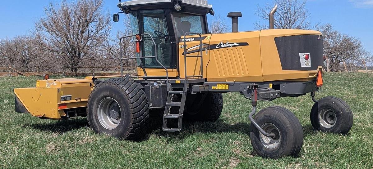 Used 2015 Challenger WR9860 Self-Propelled Windrower