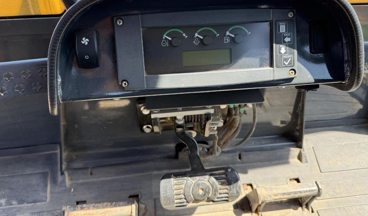 Used 2022 John Deere 655K