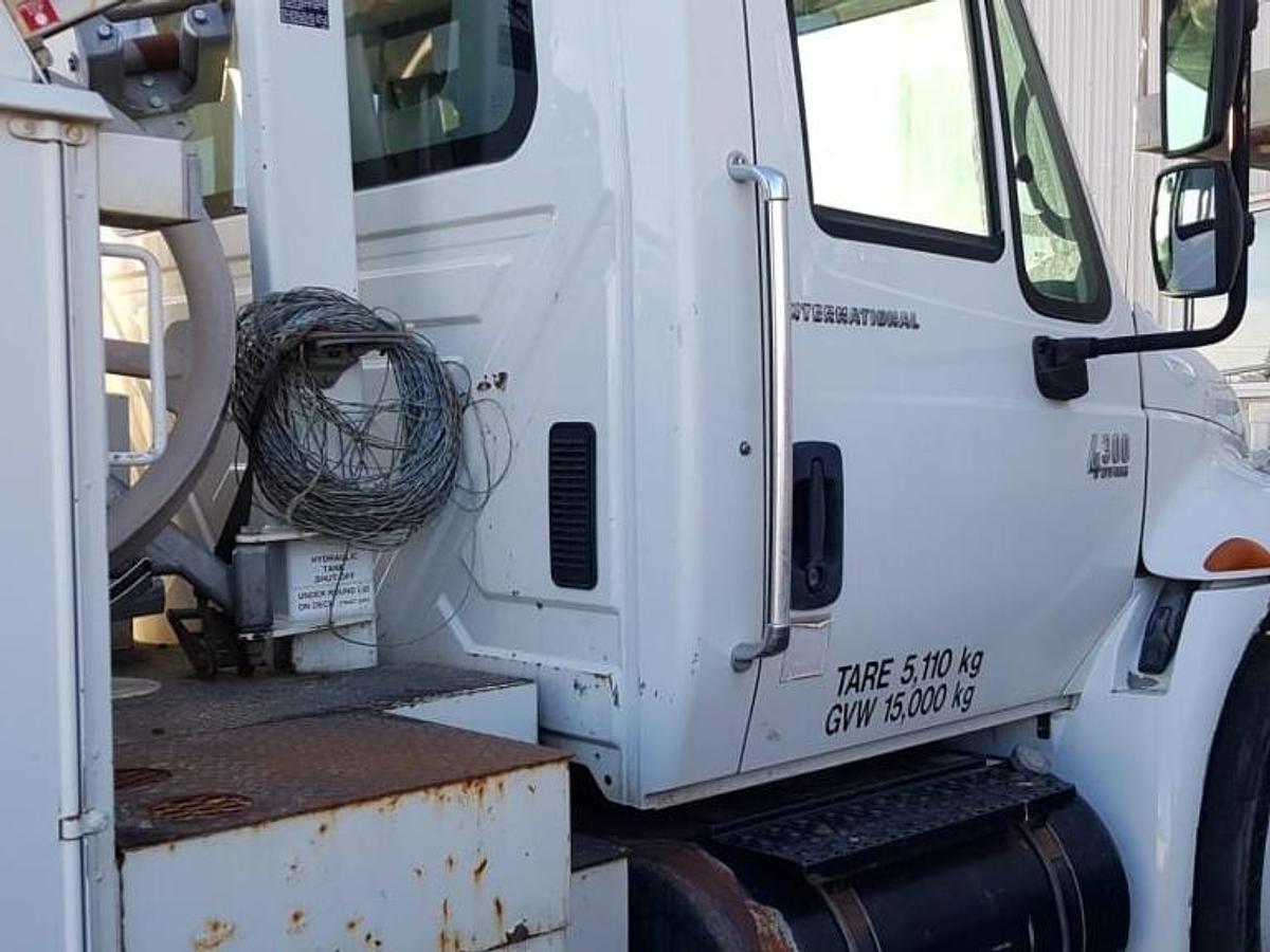 Used 2005 International DuraStar 4300 Terex High Ranger Cable Placer