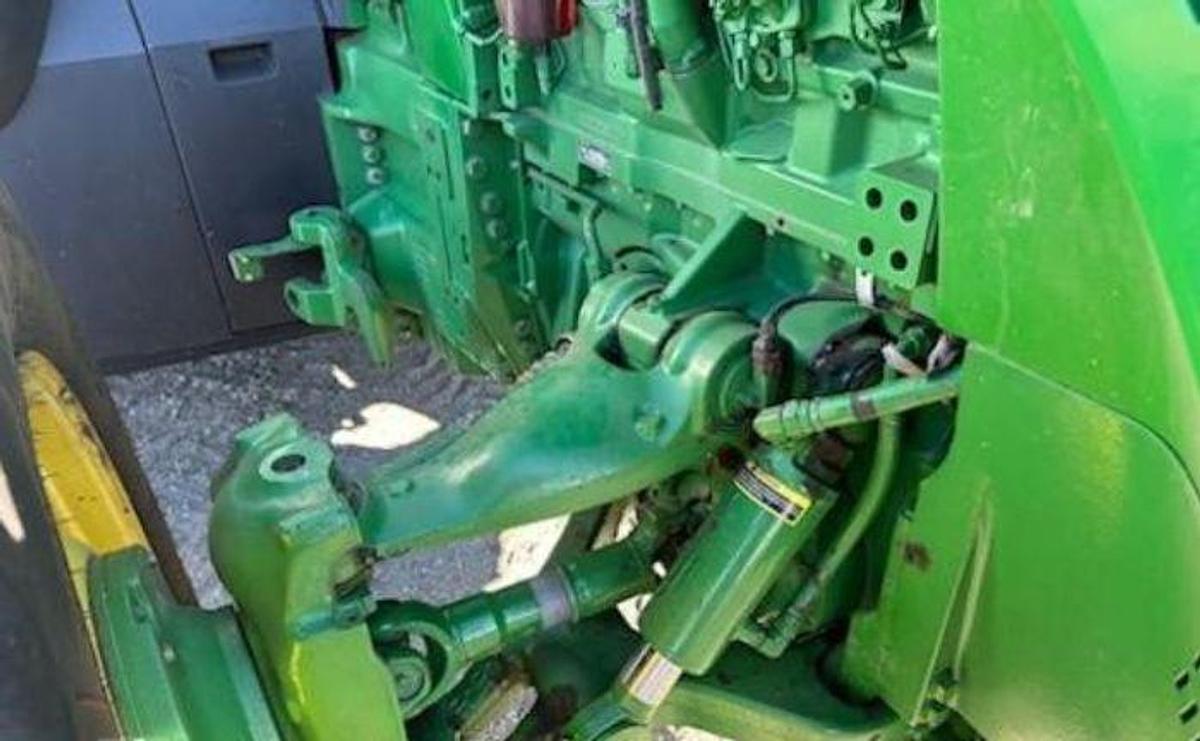 Used 2017 JOHN DEERE 8320R