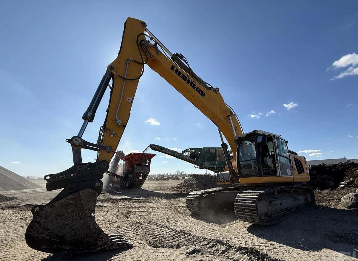 Used 2015  LIEBHERR R936 LC Excavator