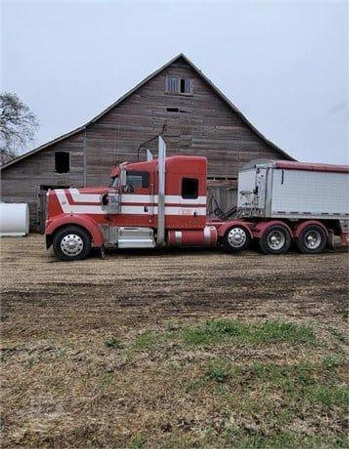 Used 2013 Kenworth W900