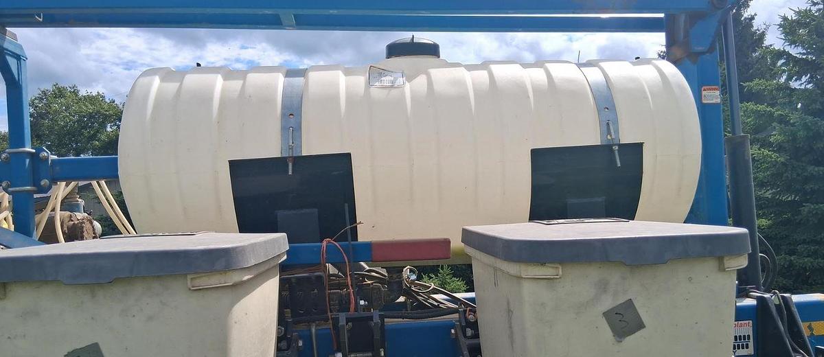 Used 2009 Kinze 3600 Planter