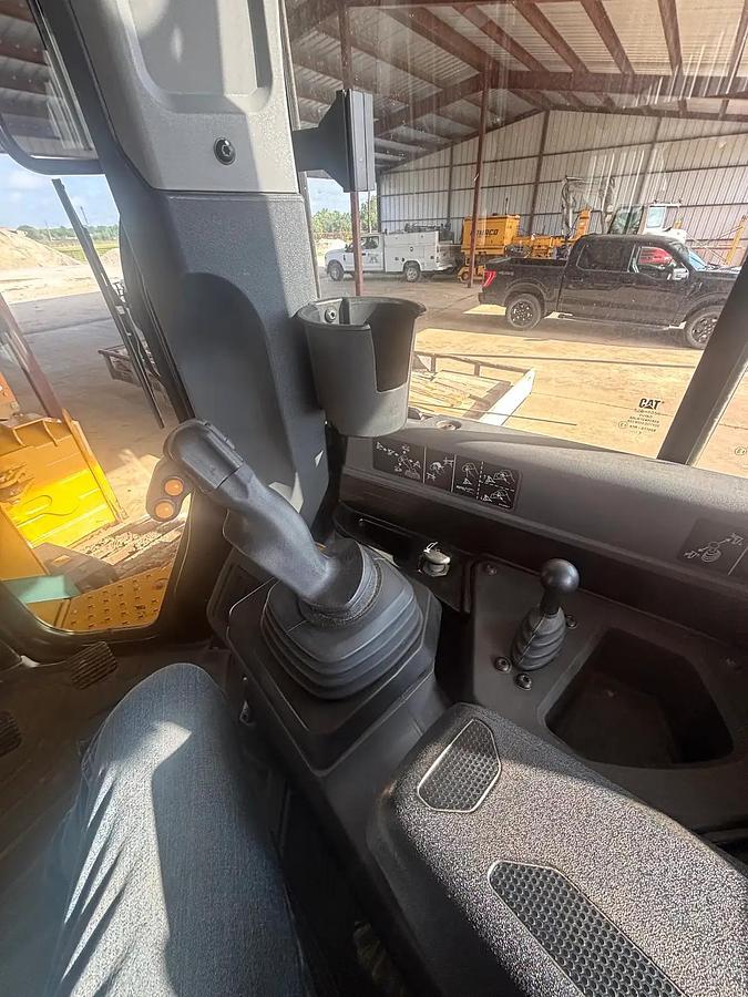 Used 2024 CAT D5