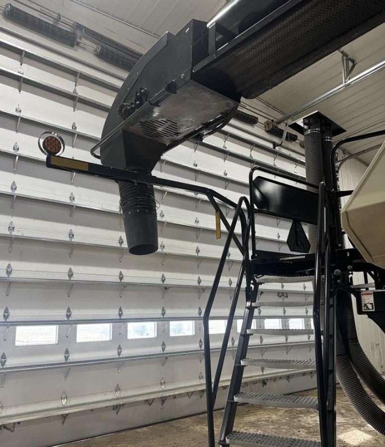 Used 2018 Bourgault 3820-60 & 2021 9950 Cart