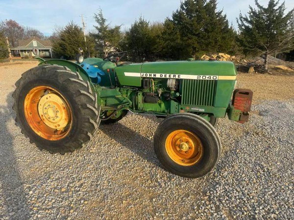 Used 1977 JOHN DEERE 2040