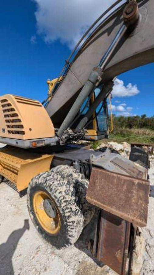 Used 2005 Volvo EW180B