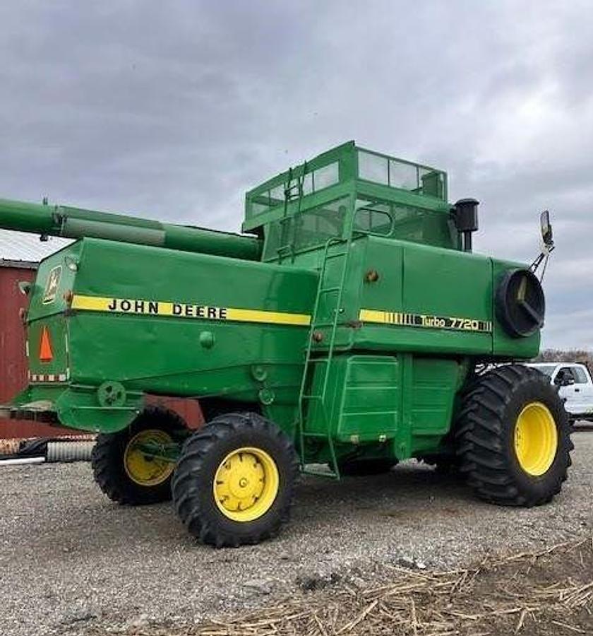 Used 1981 JOHN DEERE 7720 Combine
