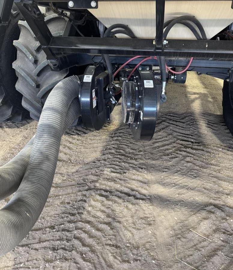 Used 2018 Bourgault 3820-60 & 2021 9950 Cart