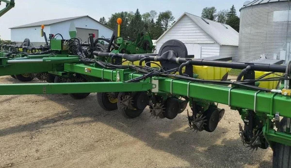 Used 2009 John Deere 1770NT Planter