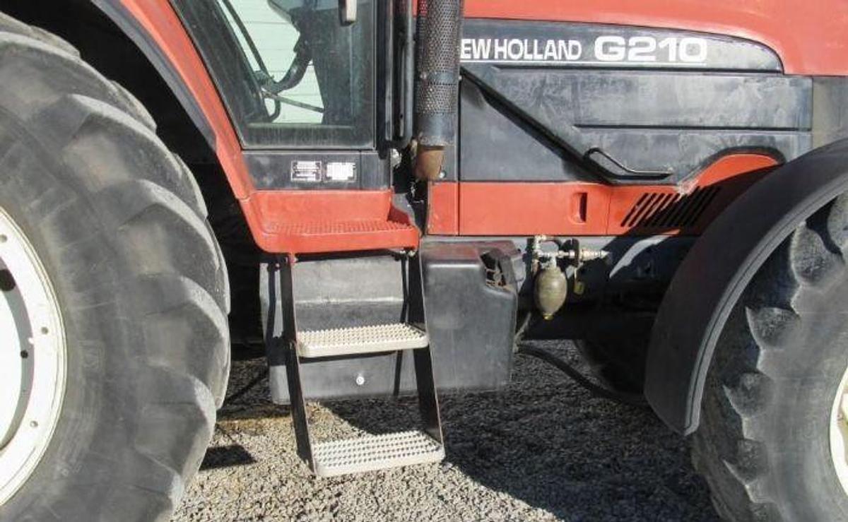 Used 2000 NEW HOLLAND G210