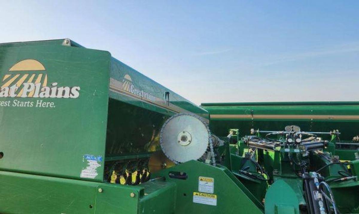 Used 2017 GREAT PLAINS 3S3000HD Grain Drill