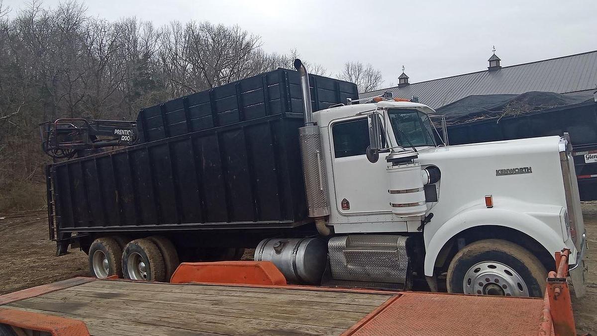 Used 1984 KENWORTH W900 Grapple Truck
