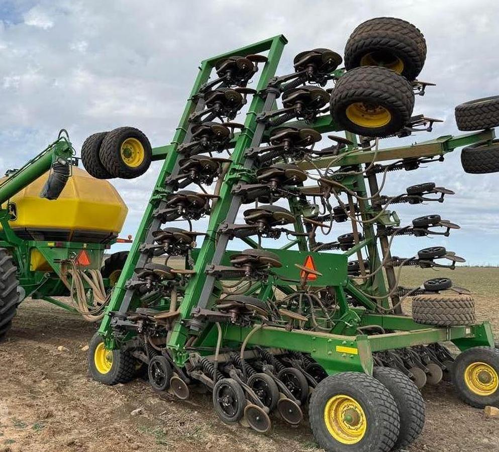 Used 2008 JOHN DEERE 1890 Air Seeder