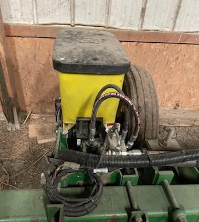 Used 2022 JOHN DEERE 1720