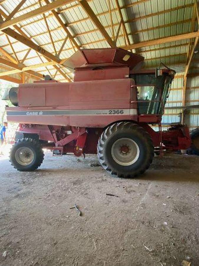 Used 2000 Case IH 2366 Combine & 1063 Corn Head