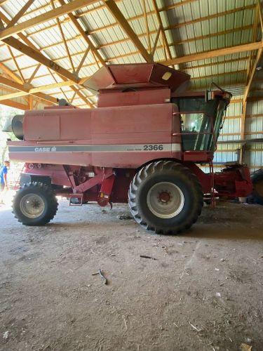 2000 Case IH 2366 Combine & 1063 Corn Head