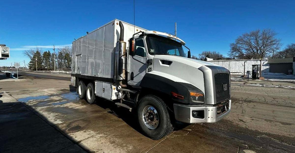 Used 2013 Caterpillar CT660