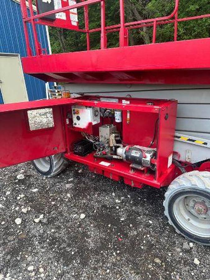 Used 2008 MEC 3772 ES Scissor Lift