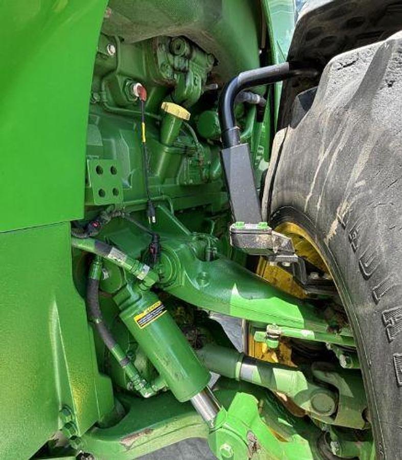 Used 2015 JOHN DEERE 8320R
