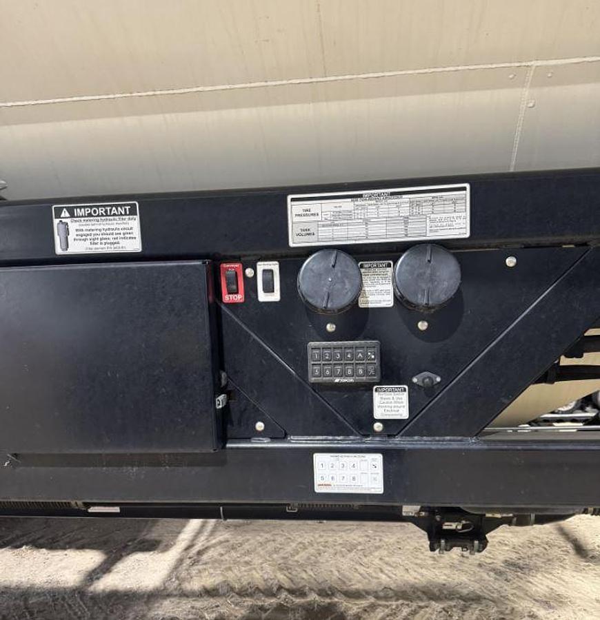 Used 2018 Bourgault 3820-60 & 2021 9950 Cart