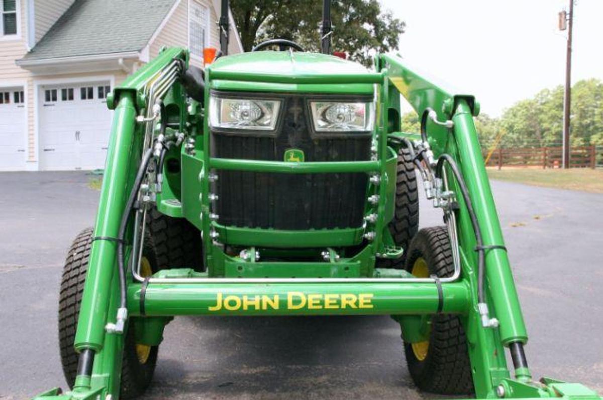 Used 2017 JOHN DEERE 4052M