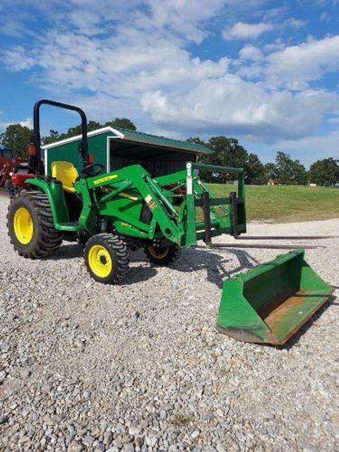 Used 2019 JOHN DEERE 3032E Tractor