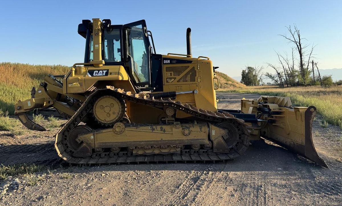 Used 2015 Caterpillar D6N LGP Skid Steer