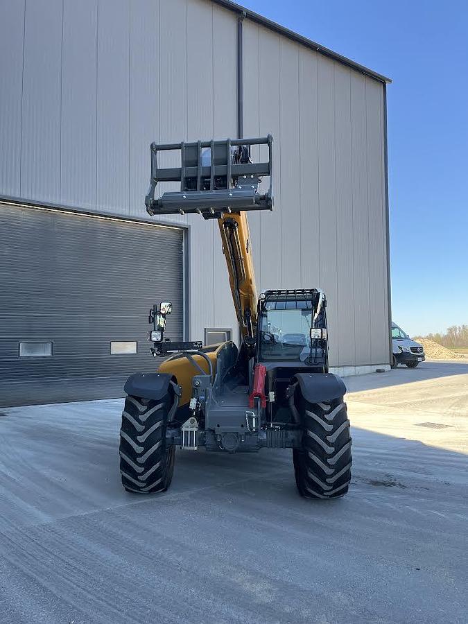 Used 2024 Liebherr T60-9S Telehandler