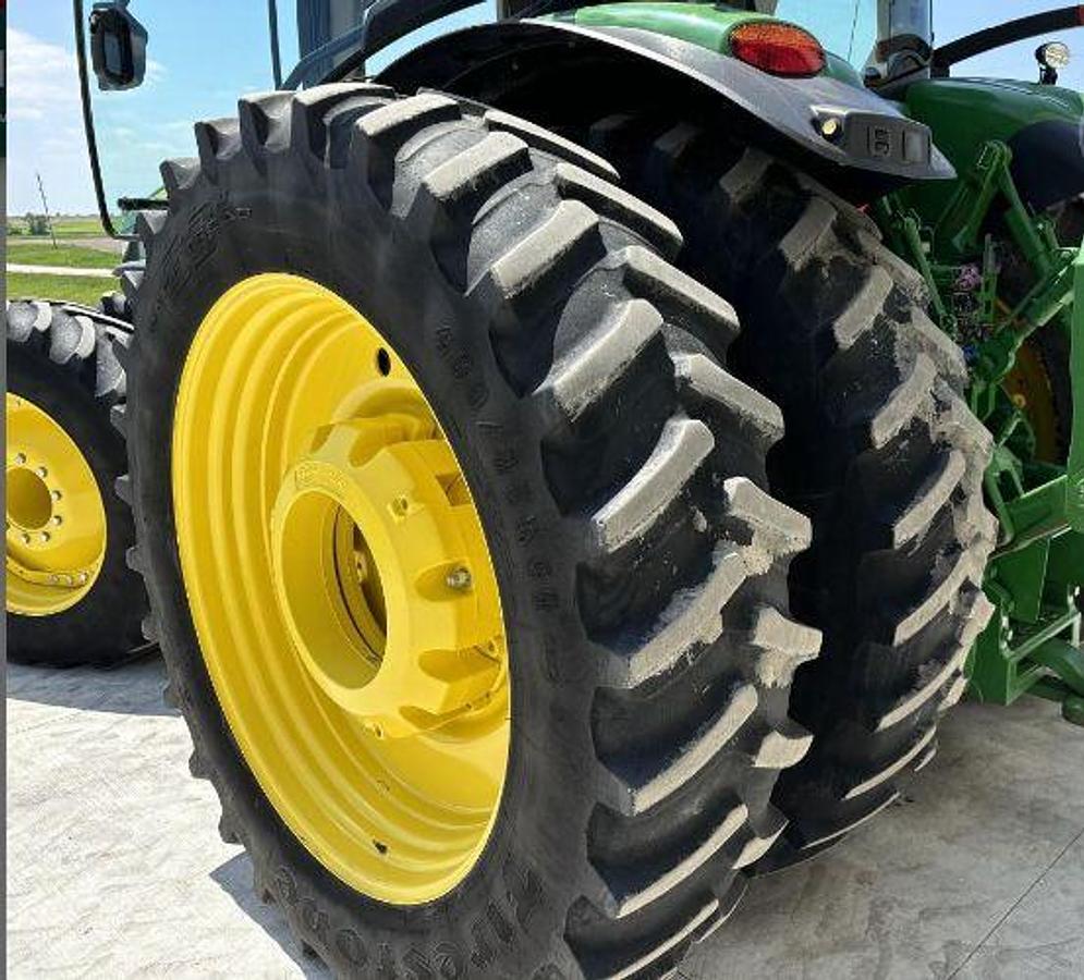 Used 2015 JOHN DEERE 8320R