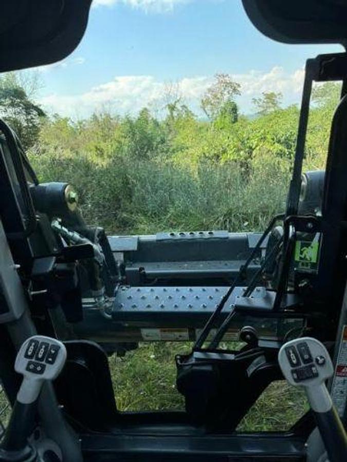 Used 2019 NEW HOLLAND L220